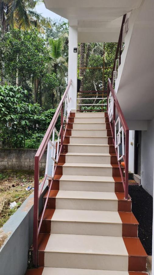 Pknhomestay Kumily Thekkady Bagian luar foto