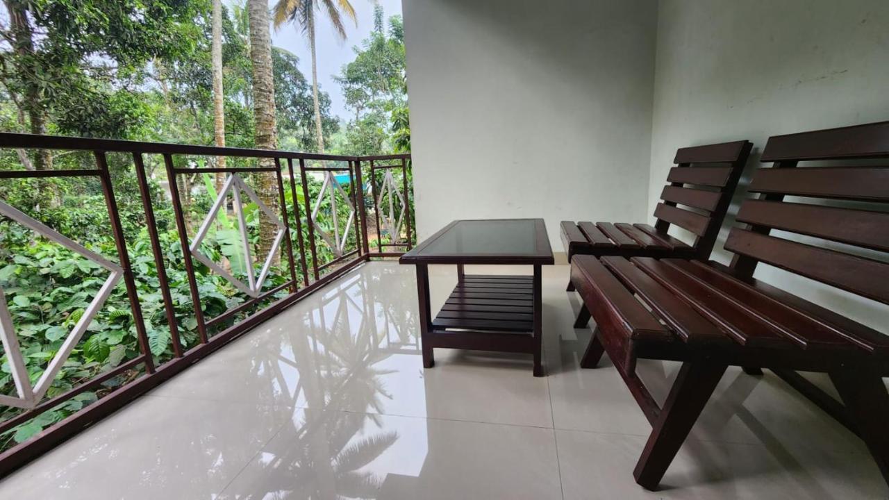 Pknhomestay Kumily Thekkady Bagian luar foto
